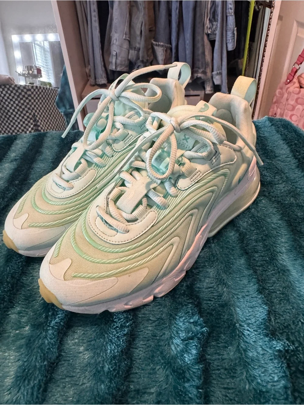 Nike Kids Sneakers in Mint Green and White